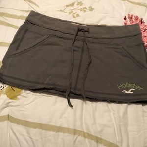 Hollister Skirt Like new. Size L.